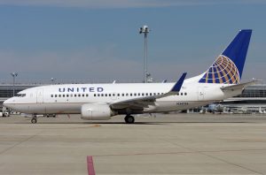 737-700 united